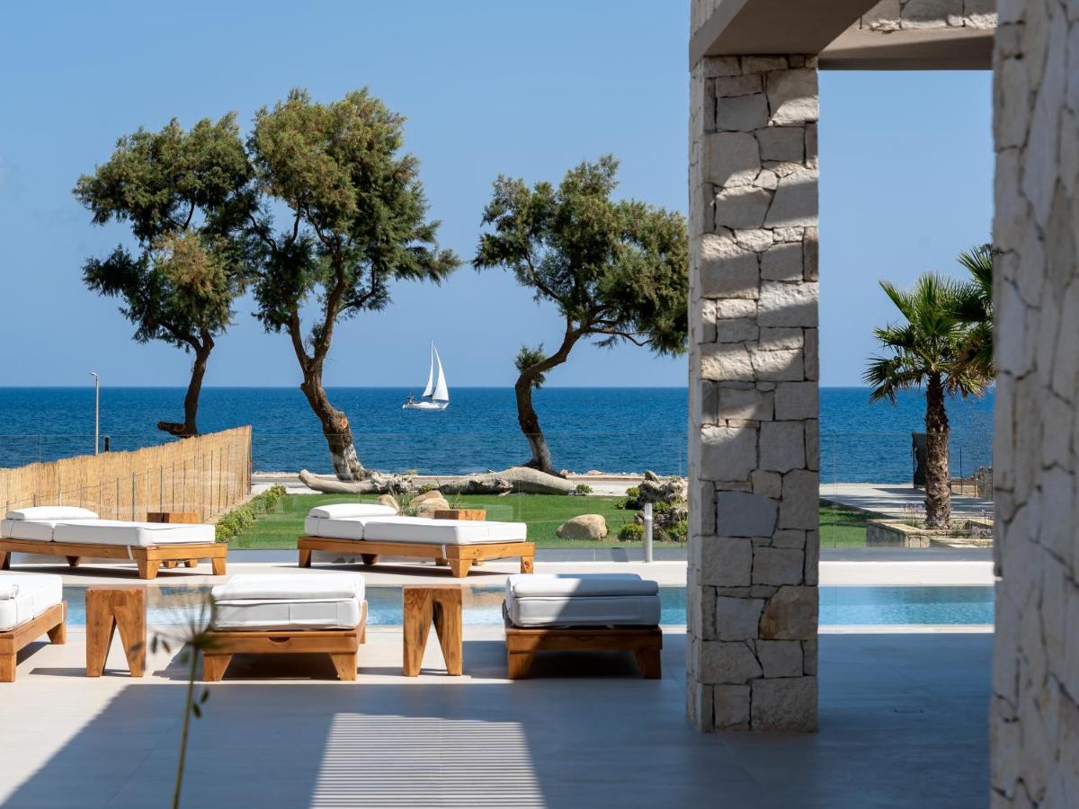 Artemis Seafront Villa, An Evanescence Sea Retreat, By Thinkvilla Тавронітіс Екстер'єр фото
